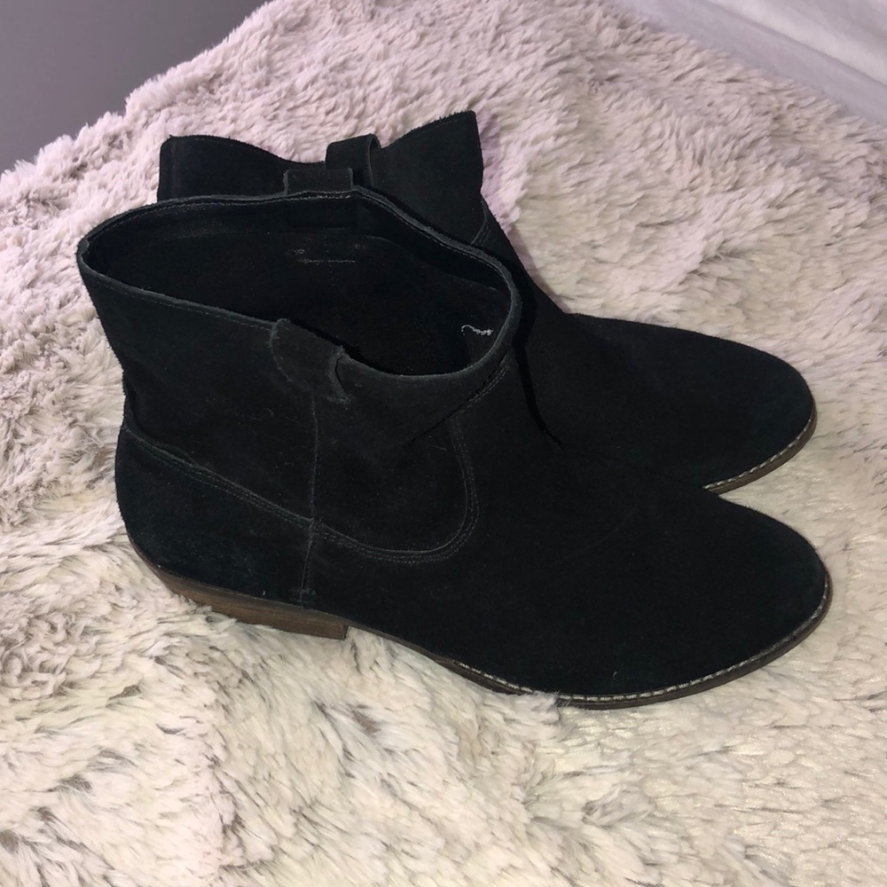 Dolce Vita Suede booties